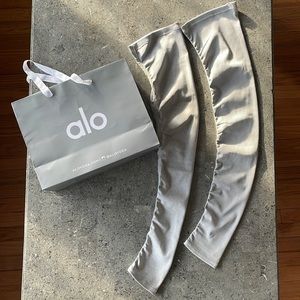 NWOT Alo Yoga Goddess Leg Warmer